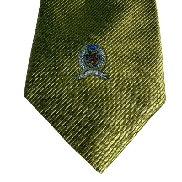 Tommy Hilfiger Vintage 100% Silk Tie β EUC β Gold Satin Finish, Crest Emblem - Picture 2 of 5